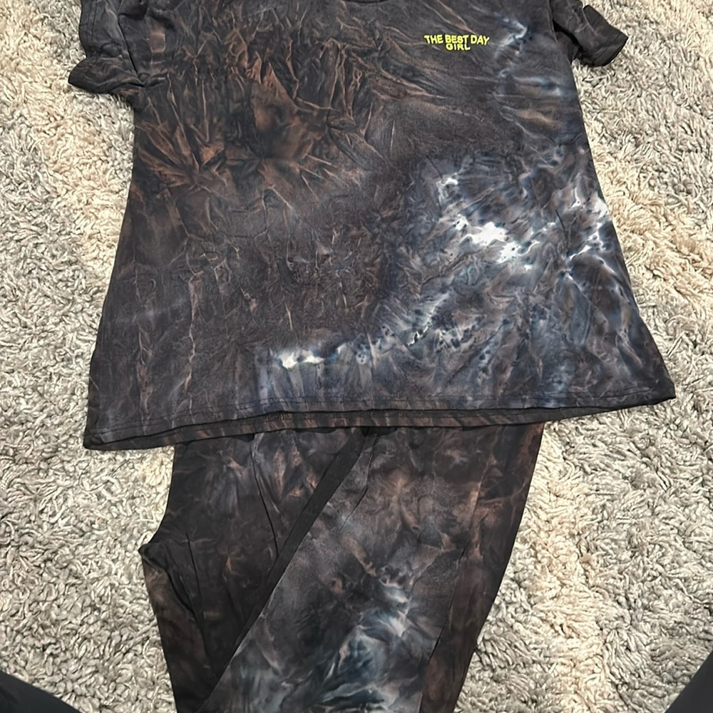 Black tie die set of t-shirt and leggings